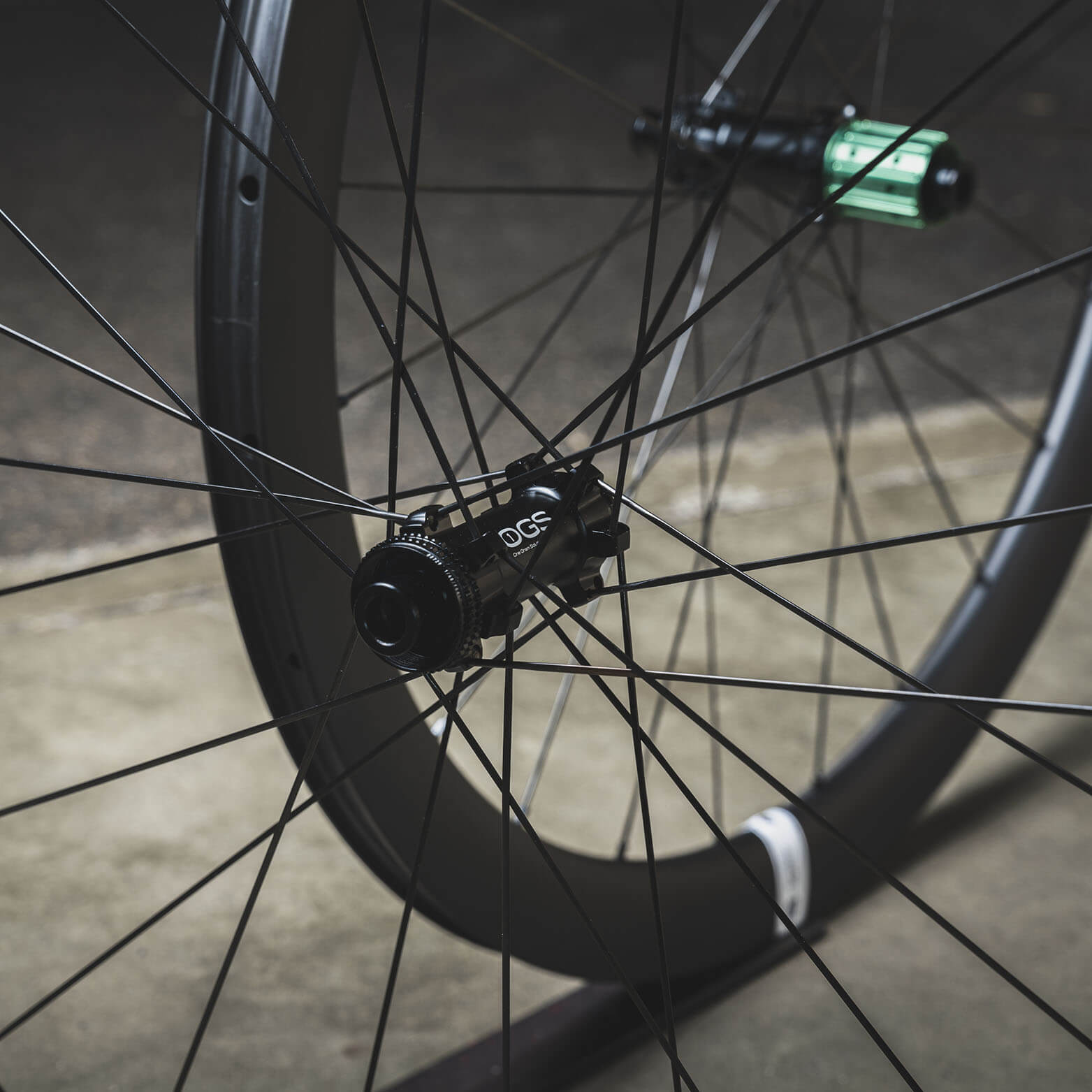 One Gram Solution hubs, the elegant yet sound choice for this wheel works. Get them at wheel-parts.shop.