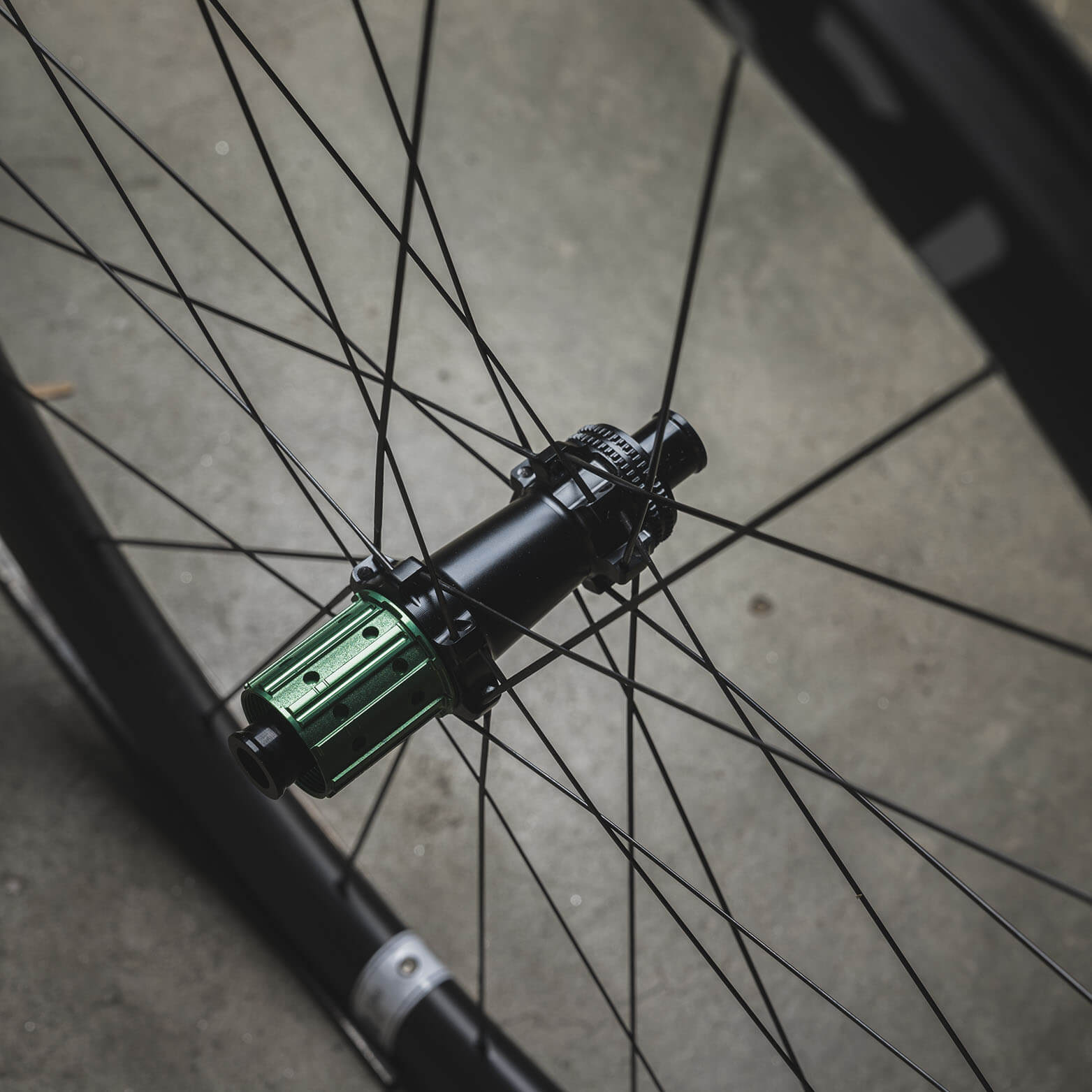 Alpina Ultralight Aero spokes - the right combination of a lightness, performance and resistance.
