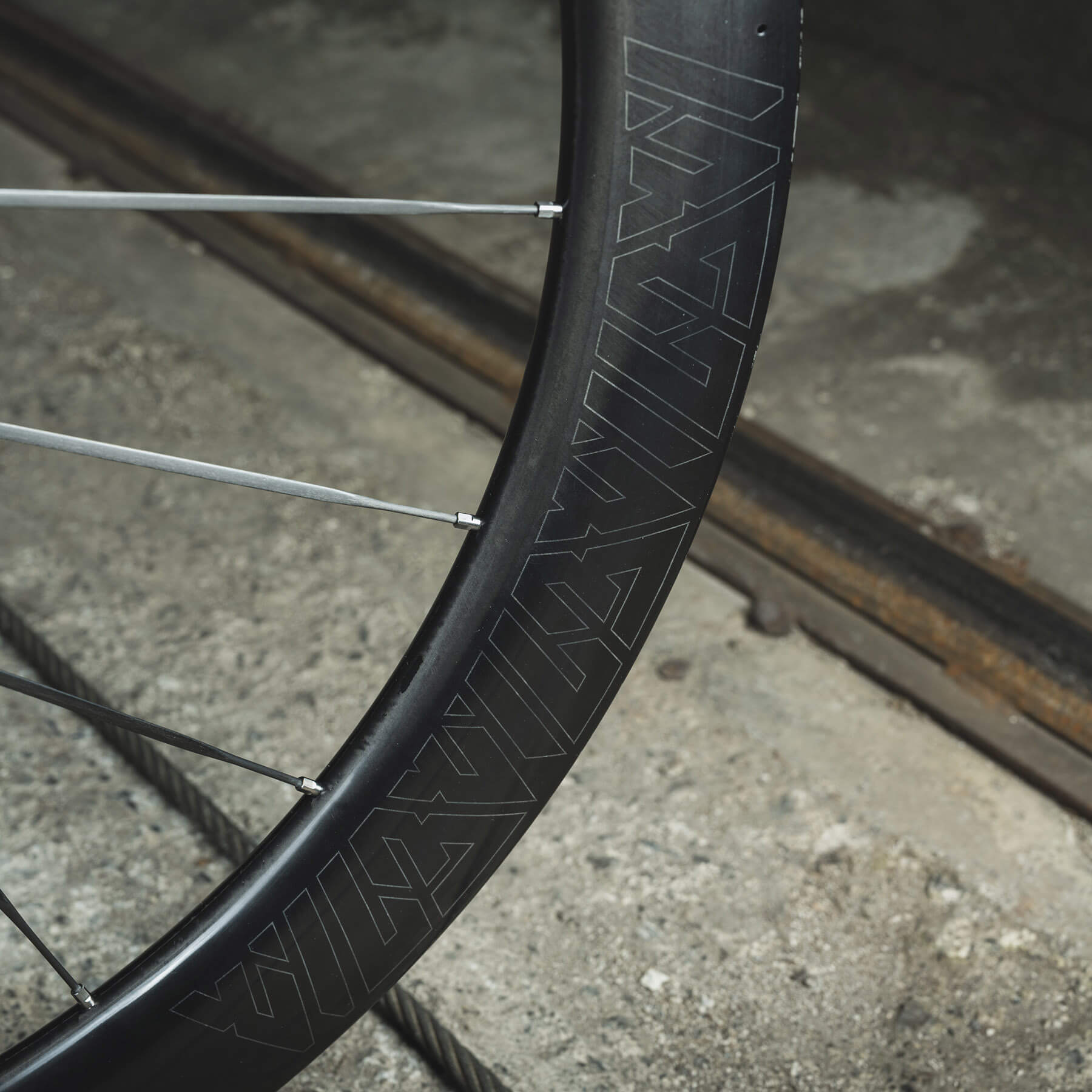 Carbon spoke hub wide flange closeup