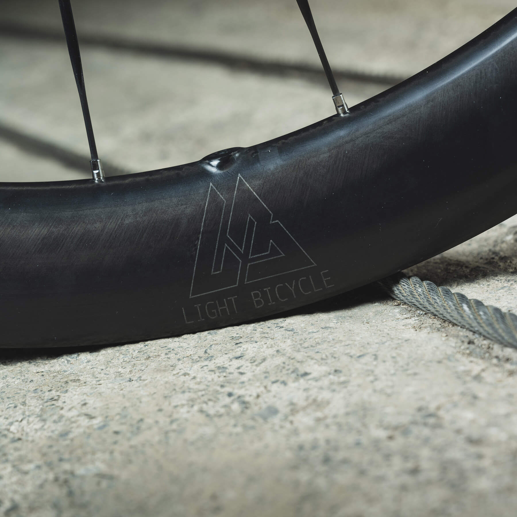 Carbon spoke hub wide flange closeup