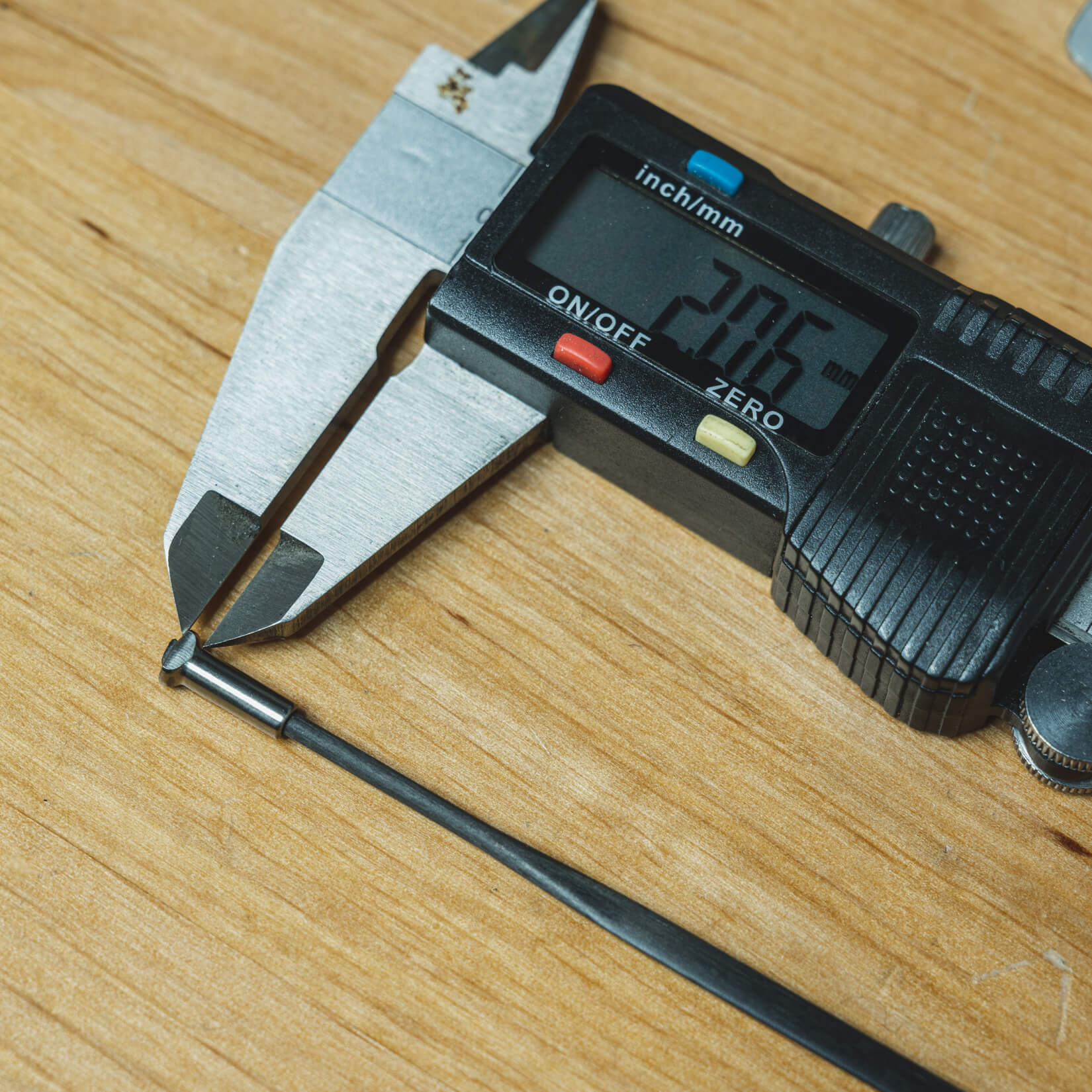 Carbon spoke head thickness measurements and spoke offset measurement